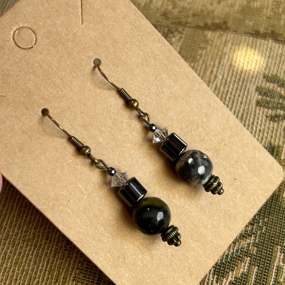 Handcrafted faceted genuine stone agate hematite dangle earrings - Picture 3 of 4